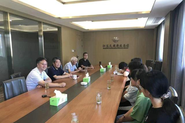 呼唤更多静悄悄的“爱心助学”
